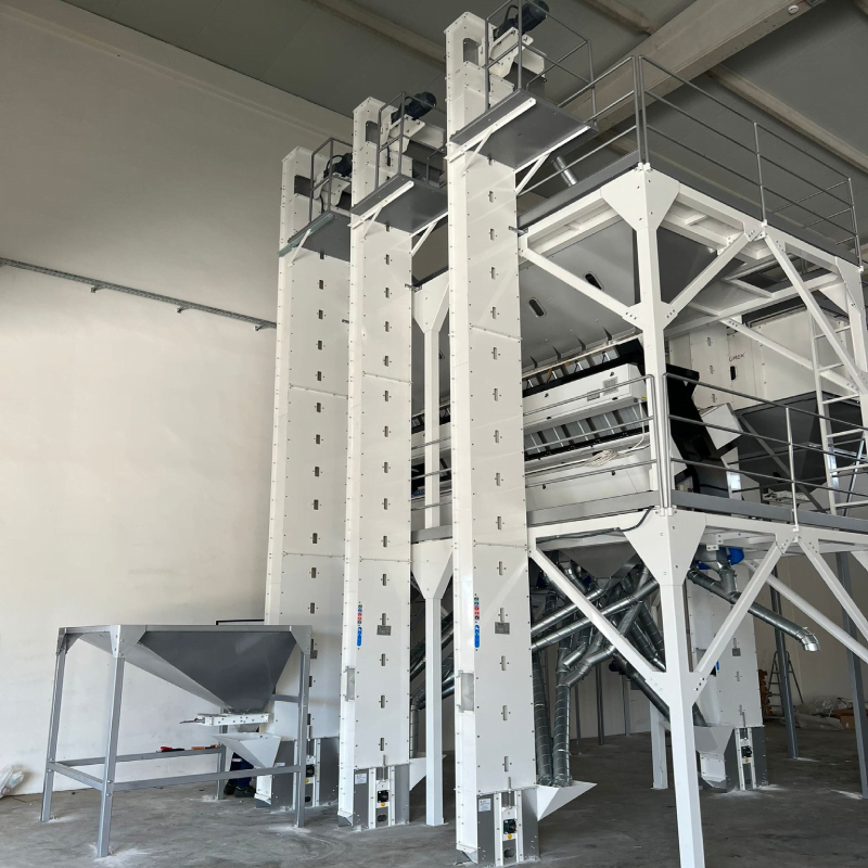 High-capacity P-EL bucket elevators transporting seeds
