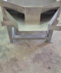 Efficient sesame seed cleaning with vibrating separator