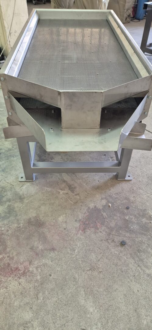 Efficient sesame seed cleaning with vibrating separator